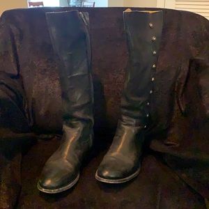 Women’s knee-high Frye boots w/ low heel.